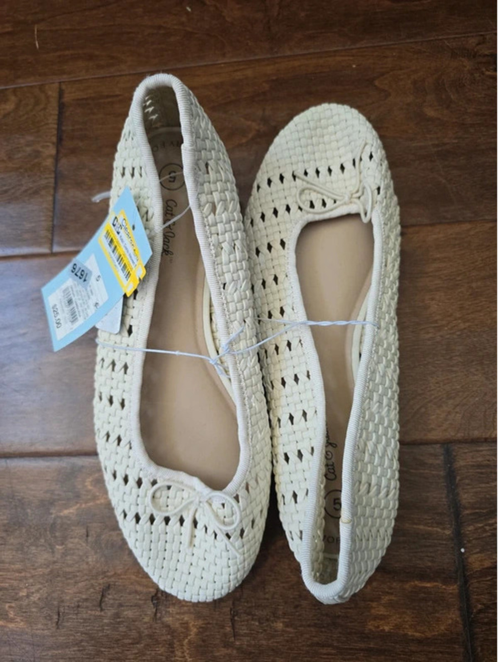 Size 5 brand new girl shoots from target item. 1676 box 25
